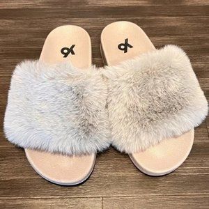 Y6 Fuzzy Slippers - size 7